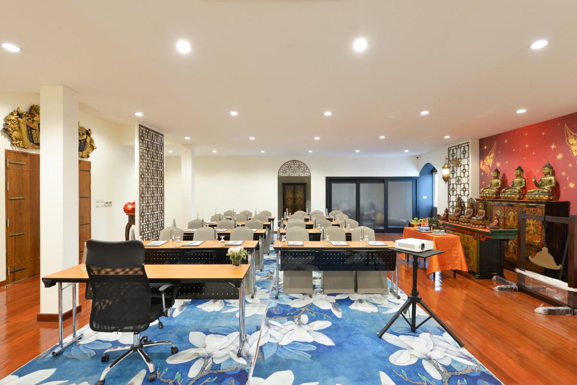 Villa De Pranakorn Bangkok Exterior photo Meeting room