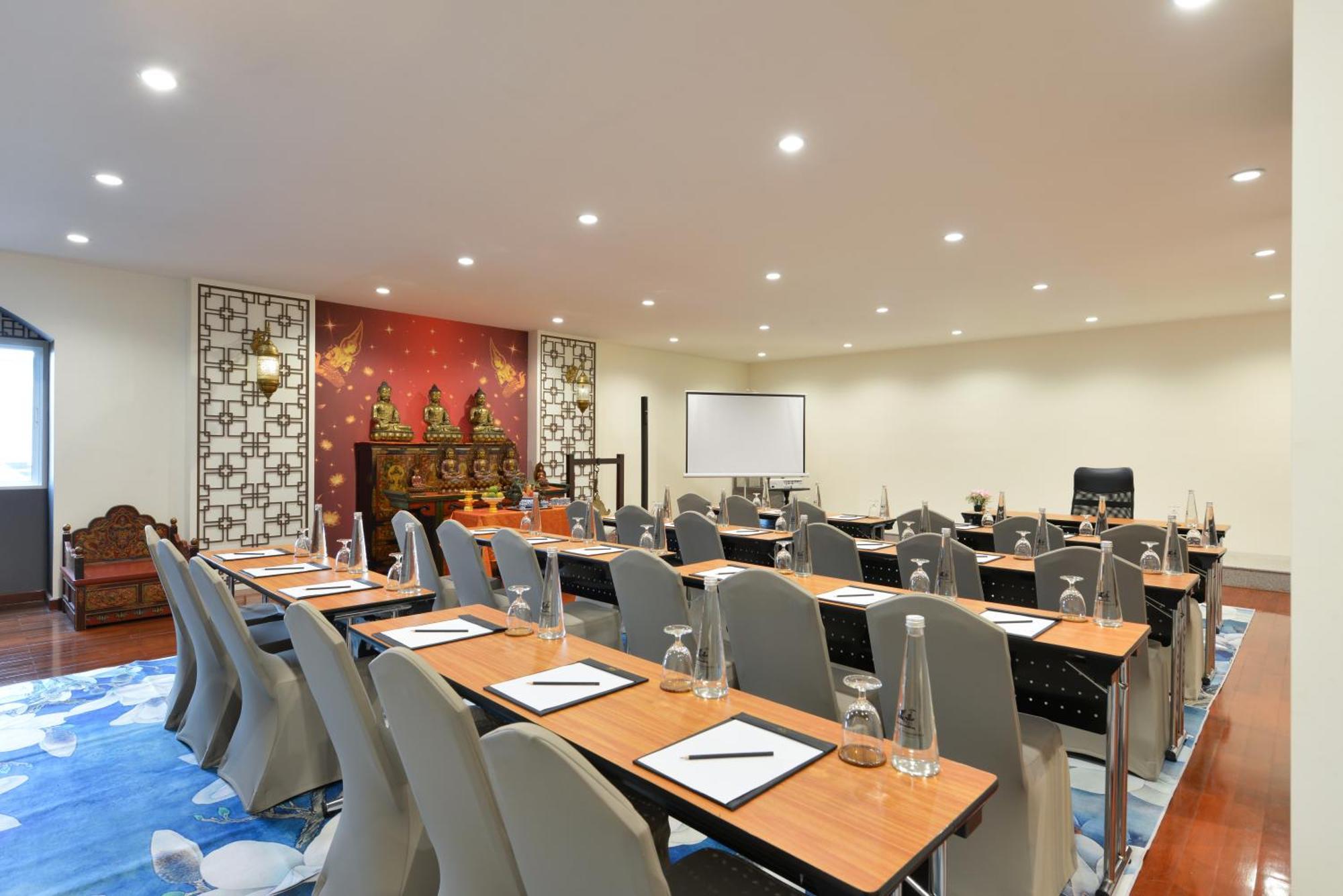 Villa De Pranakorn Bangkok Exterior photo Meeting room at the hotel