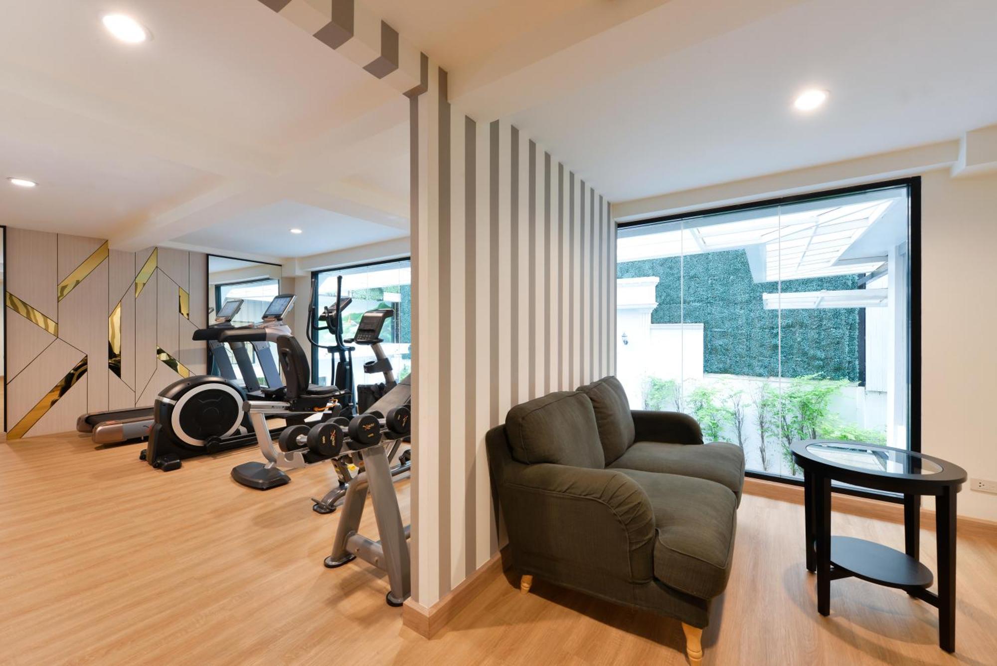 Villa De Pranakorn Bangkok Exterior photo The gym at the residence