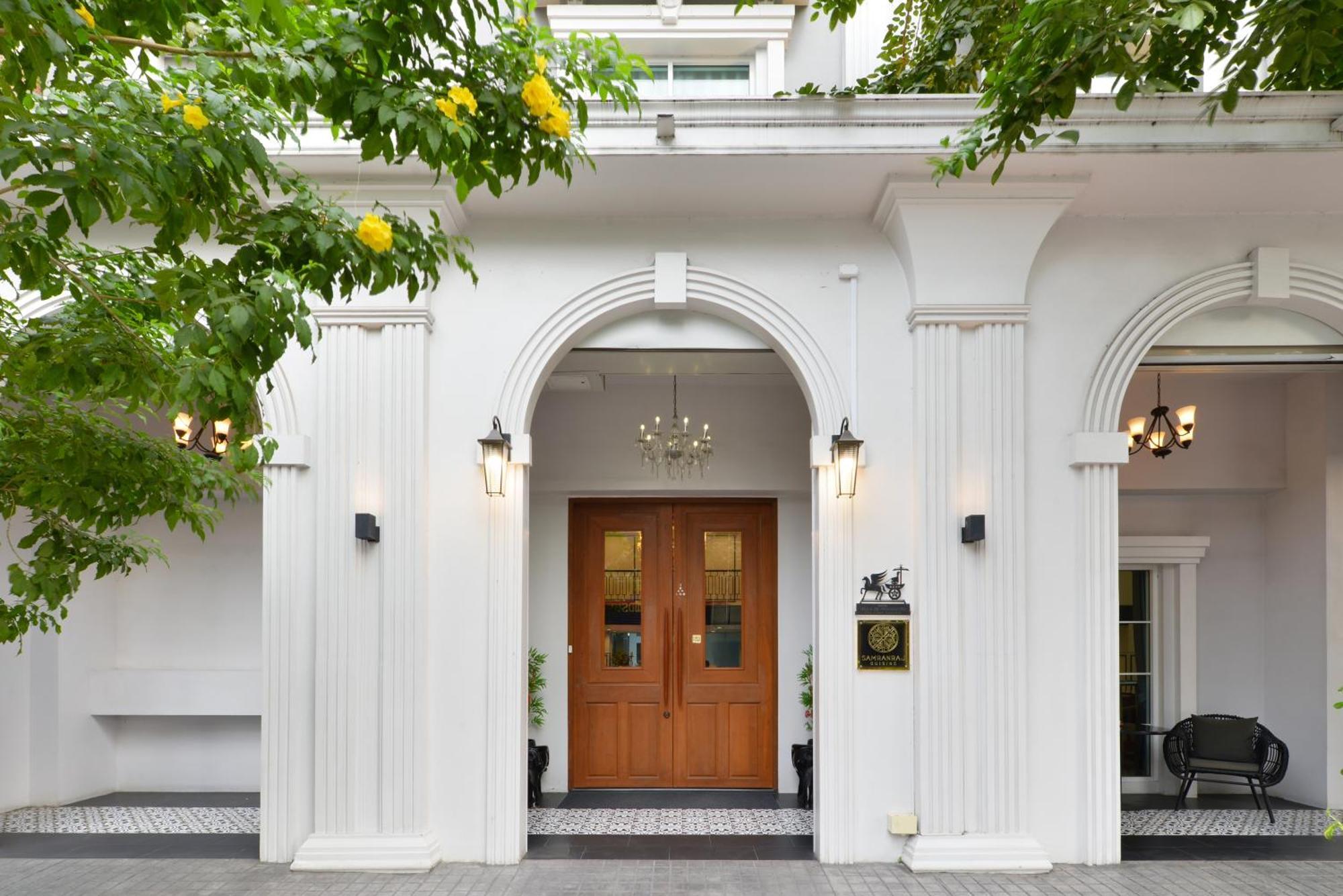 Villa De Pranakorn Bangkok Exterior photo The entrance of the hotel