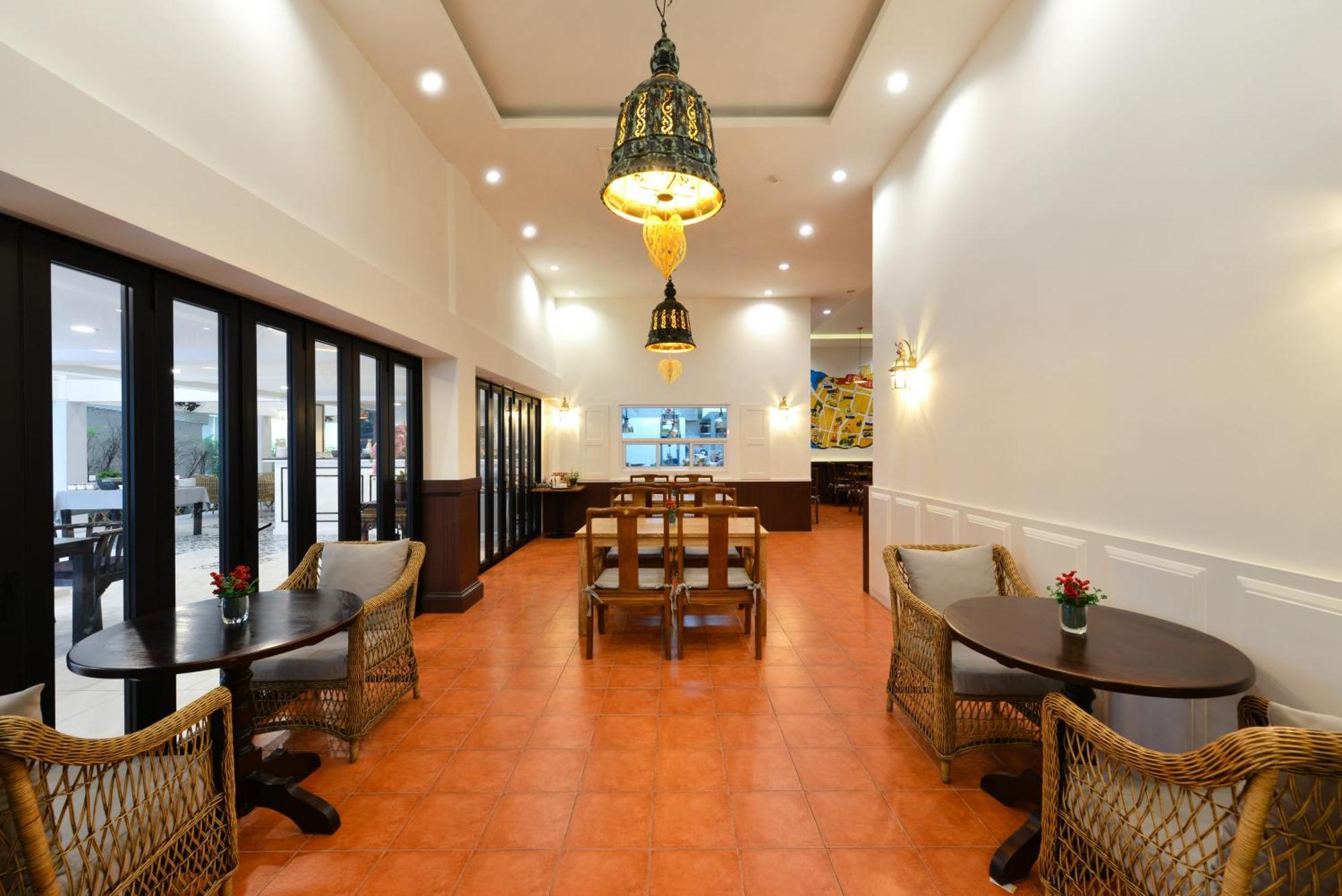 Villa De Pranakorn Bangkok Exterior photo The interior of the lounge
