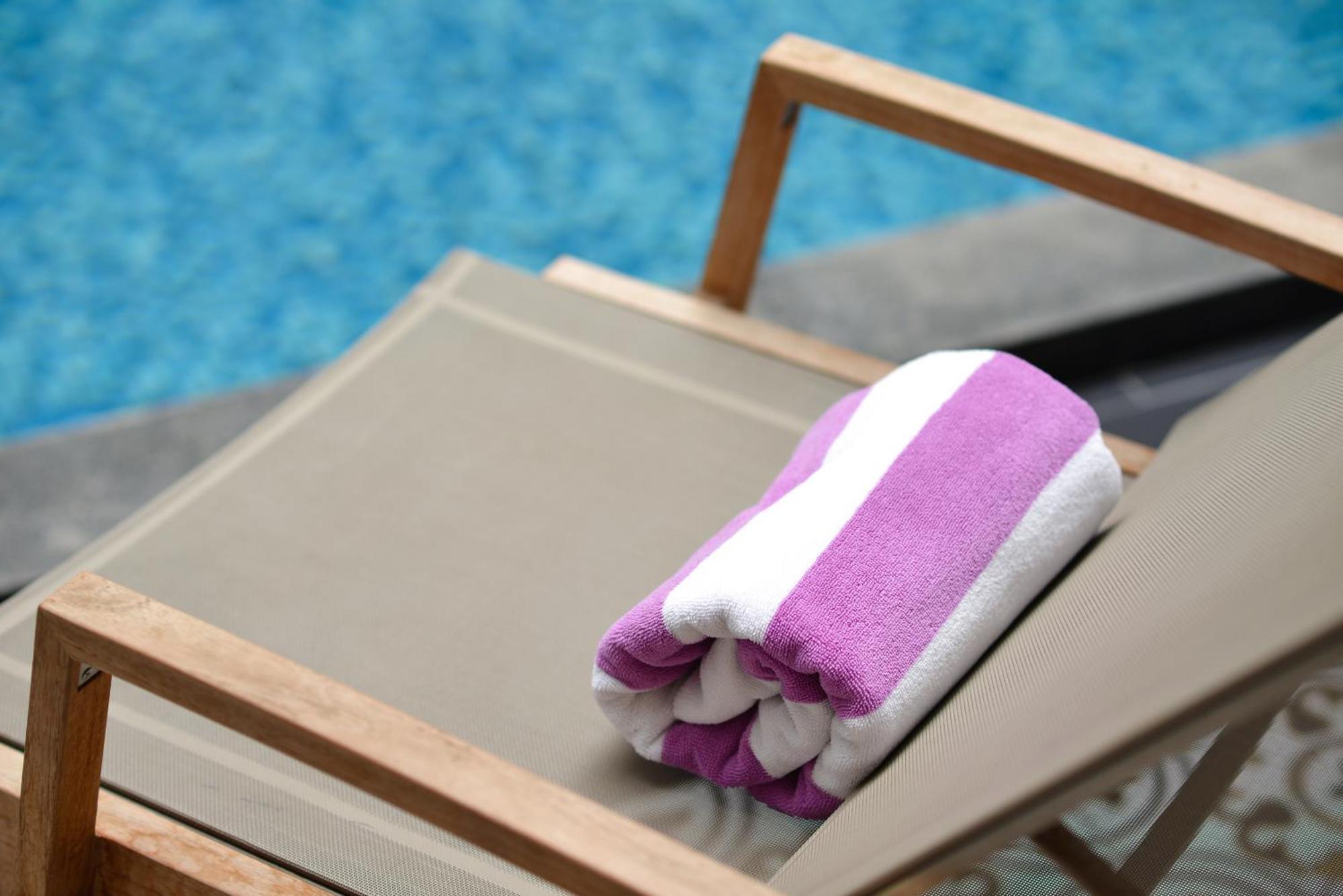 Villa De Pranakorn Bangkok Exterior photo A pool towel