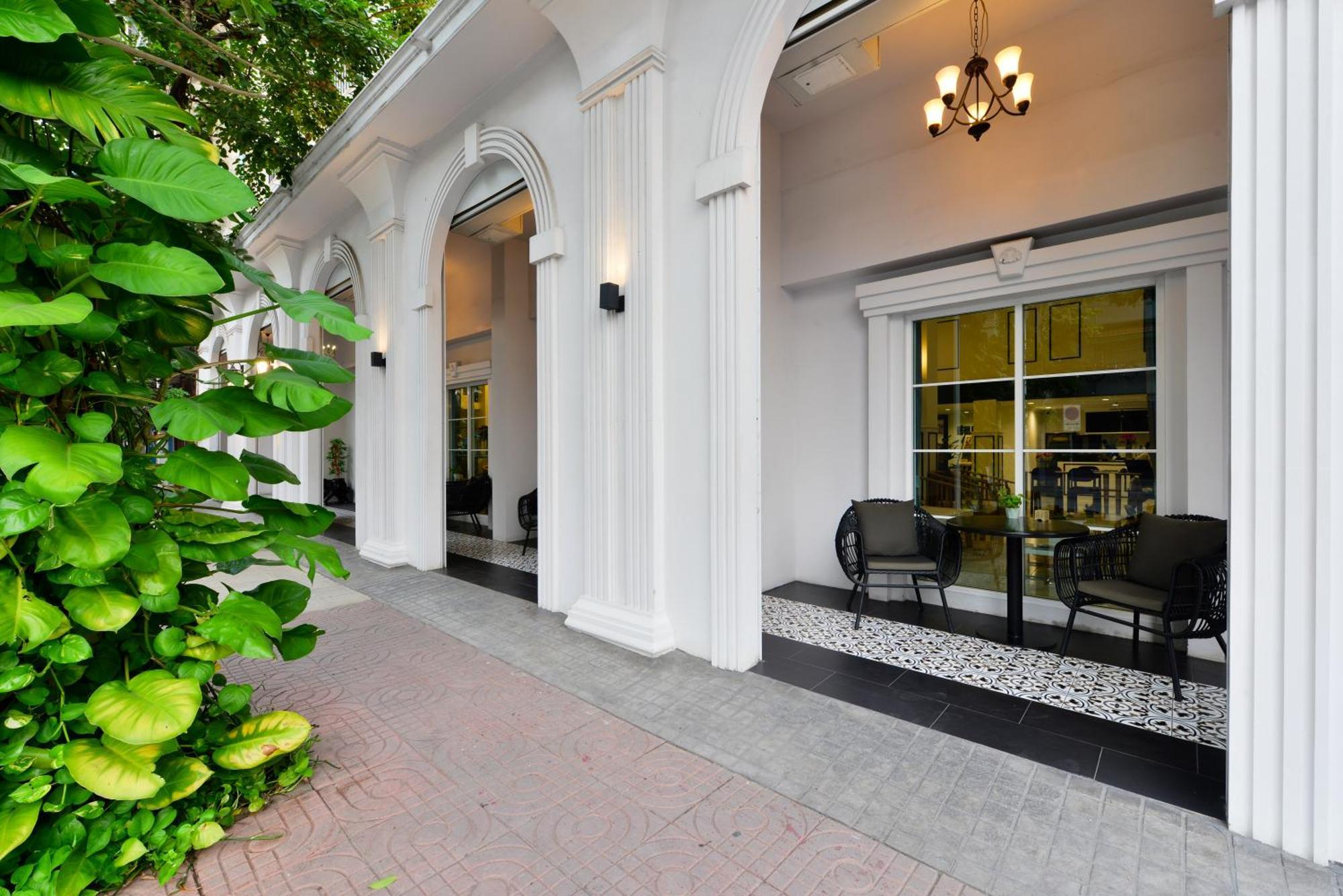 Villa De Pranakorn Bangkok Exterior photo The hotel's lobby
